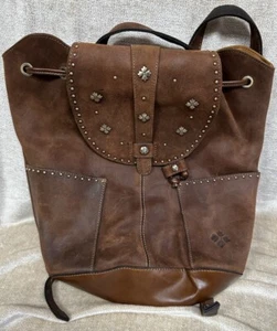 Zaino Vasto Patricia Nash Boho Western Hippie pelle scamosciata brunita borchie - Foto 1 di 20
