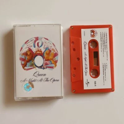 Queen A Night At The Opera Retro Album Tape Sealed Cassettes Foto 1 de 3
