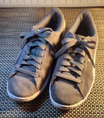 PUMA Classic Suede Leather Sneakers Shoes size 8 Wmn's Gray and White - Image 1 of 4