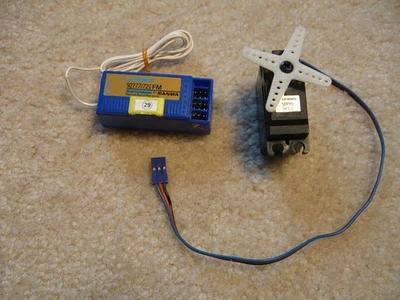 Receptor de 7 canales Airtronics Sanwa 92777 72 mhz FM 7 canales Ch29 y servo Foto 1 de 4