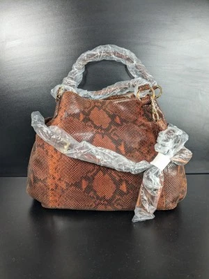 NUEVO GILI Got To Love It Grande CUERO Emb SERPIENTE Choc Marrón Borla Hobo Bolso BOLSO Foto 1 de 4