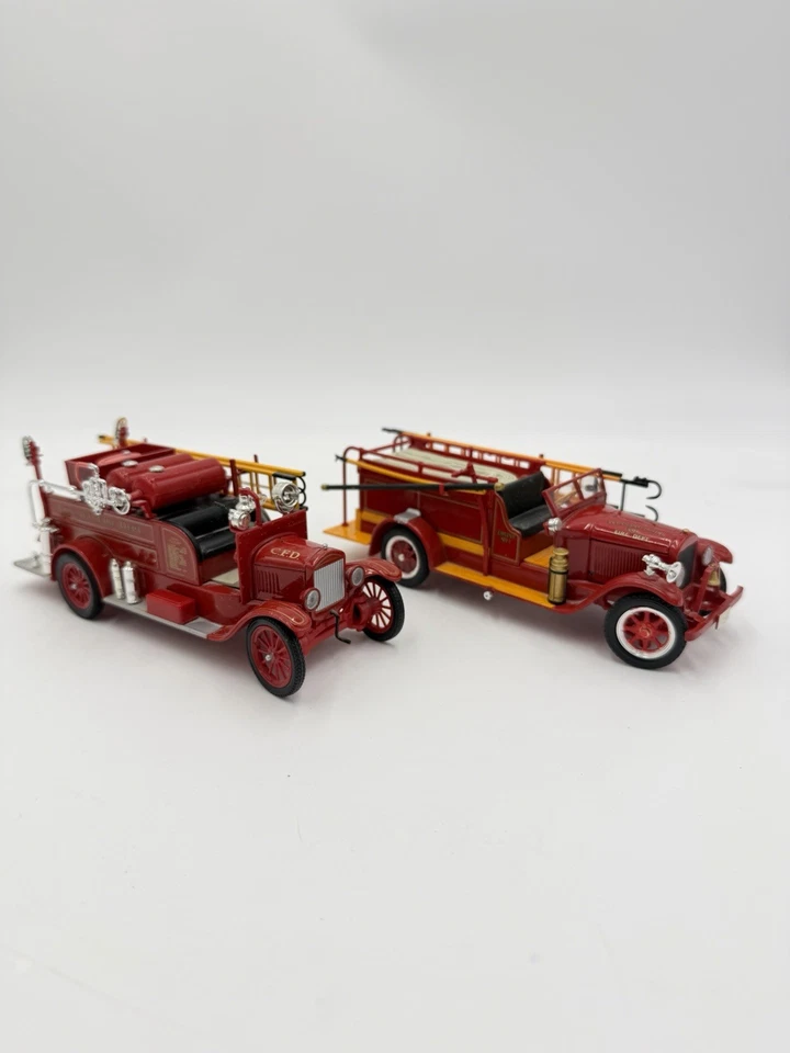 Signature Models 1928 DieCast REO Fire Engine Red 1/32 &Chicago Fire dept 2 Pcs - Image 1 of 4