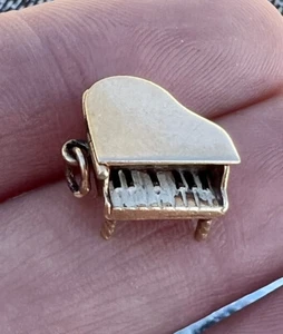 Vintage Solid 14K Gold GRAND PIANO TOP OPENS - Enamel Keys Charm Pendant - Picture 1 of 9