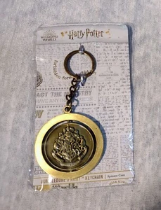 Harry Potter Mundo Mágico Dumbledore's Ejército Spinner Moneda Llavero Caja de Botín - Imagen 1 de 2