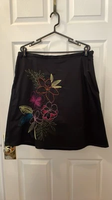 Plus 16 Liz Claiborne black skirt - color floral embroidery - Easy side Zip — 第 1/4 张图片