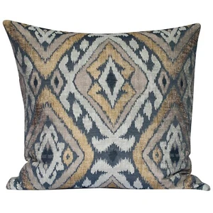 Cojín extra grande Luxe Ikat. Negro y oro. Diseño geométrico de diamante. 23x23". - Imagen 1 de 3