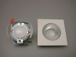 NORA 4" COBALT CLICK 12W LED RETROFIT REFLECTOR, 3000K #: NLCBC2-45330DW - Picture 1 of 4