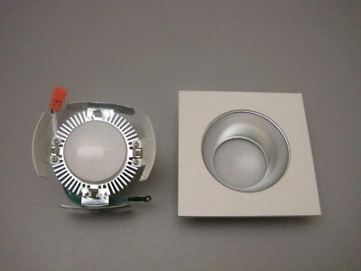 NORA 4" COBALT CLICK 12W LED RETROFIT REFLECTOR, 3000K #:  NLCBC2-45330DW - Image 1 of 4