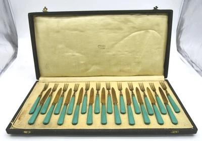 Ancien service à gâteaux 12 fourchettes 11 couteaux bakélite vert M.Cupillara - Photo 1/4