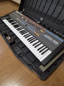 Roland JUNO-106 61-Keys 6 Voice Programmable Synthesizer Polyphonic Hard Case - Picture 1 of 8