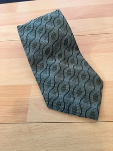 Kenneth Cole Shades Of Green Abstract 100% Silk Men’s Tie EUC - Bild 1 von 6