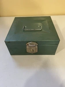 Caja de dinero de metal verde CO357 Porta File Skotch vintage sin llave - Imagen 1 de 6