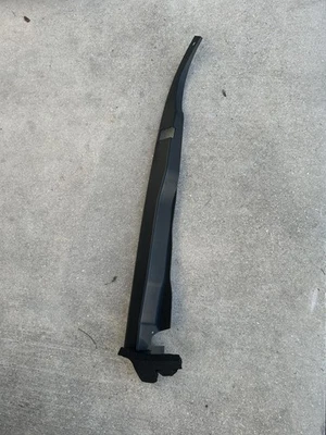 OEM GENUINE INFINITI QX80 2018-2020 FRONT FENDER DRIP TRIM COVER LH, 63829-6GW0A - Image 1 of 3