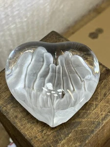 Sculpture Cristal presse papier 'le cœur sur la main' Signé Daum France - Picture 1 of 8