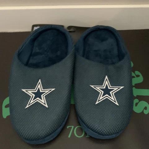 NFL Dallas Cowboys Slippers Size Medium 9-10 Plush Lined Slip On Embroidered Cover