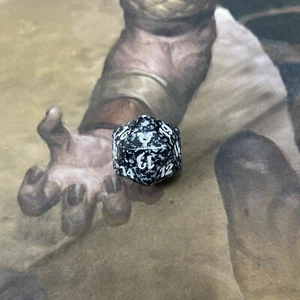 Magic The Gathering MTG Avacyn Restored White/Black 20 Sided Spindown Dice - Picture 1 of 1