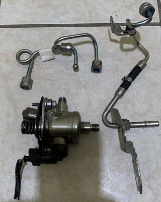 Bomba de combustible de alta presión Buick Cadillac Chevrolet 3,6 L 3,0 L 12641740 con carril Foto 1 de 4