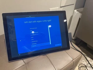 Microsoft  Surface Pro 5 1796 12.3" Intel i5-7300U 8GB Ram 128GB SSD W10P - Picture 1 of 1