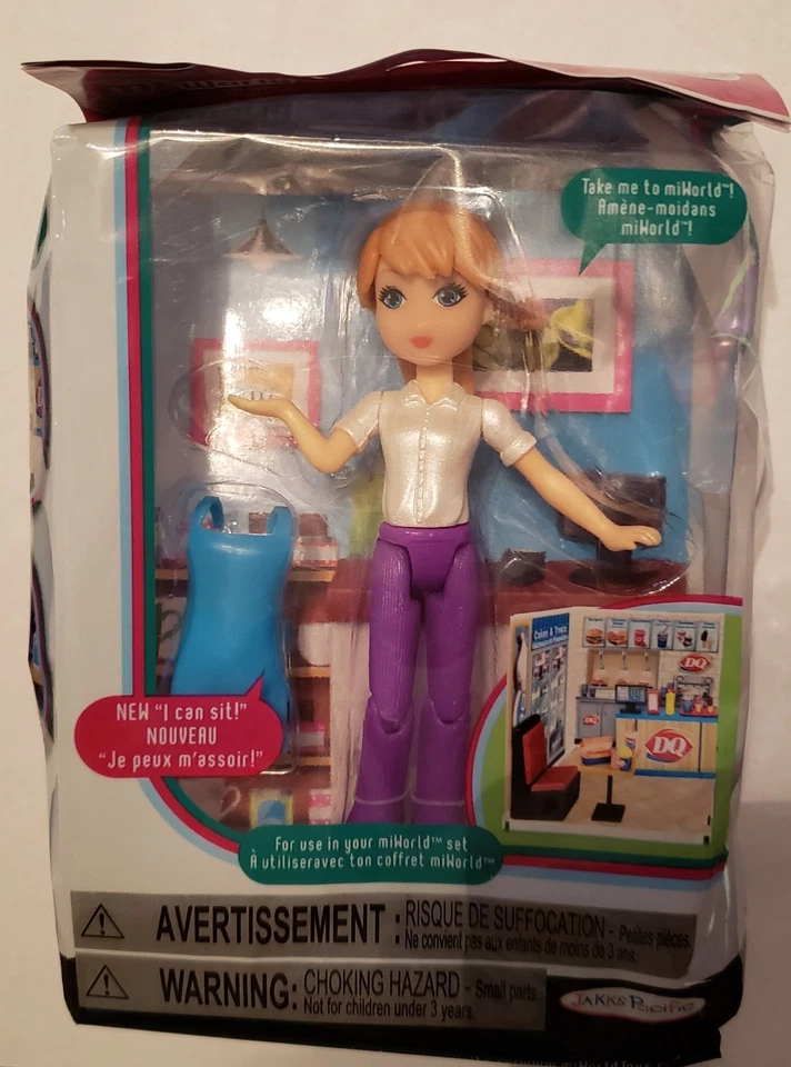 Boneco MiWorld Shop Girl calça loira roxa camisa branca 5" - Imagem 1 de 1