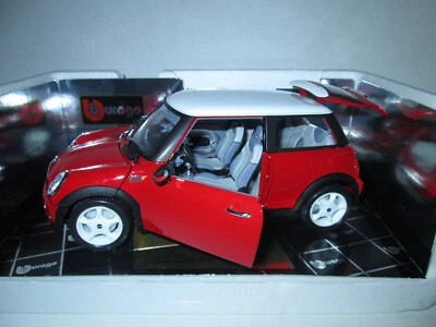 Burago 1:18 Gold Collection 2000 Mini Cooper Red/White Die Cast - Image 1 of 4