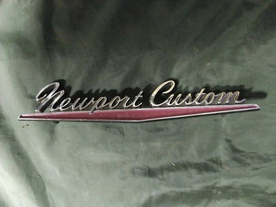 PLACA DE IDENTIFICACIÓN PERSONALIZADA MOPAR NEWPORT NUEVA DE COLECCIÓN PN 3444195 PARA CHRYSLER AÑOS 70 Foto 1 de 1