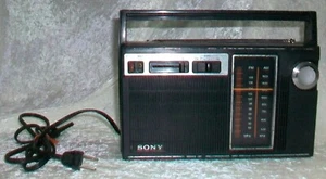Vintage Sony Portable FM AM Solid State Transistor Radio TFM-7070W Hong Kong - Picture 1 of 21