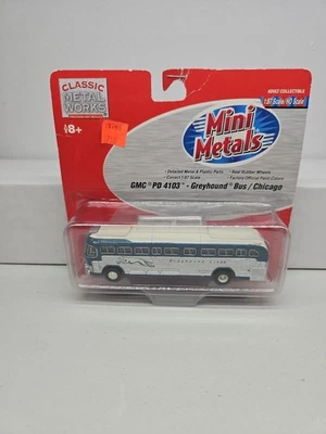 Classic Metal Works 1/87 GMC PD 4103Greyhound Bus Chicago - Image 1 of 4