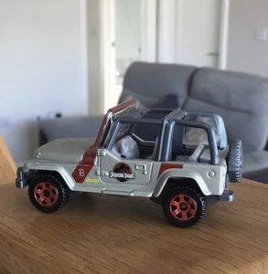 Matchbox Jurassic World Dominion '93 Jeep Wrangler #18 - Picture 1 of 14