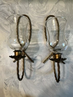 2 De colección. Apliques de pared de vidrio transparente con candelabros de cuerda torcida de metal dorado Homeco Foto 1 de 4