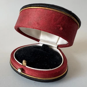 Caja de regalo de almacenamiento de joyas satinadas oro rojo cosecha negra de colección con forma de carcasa - Imagen 1 de 15