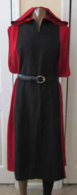 Abrigo con capucha bicolor negro y rojo se adapta a un pecho de 48" Foto 1 de 4