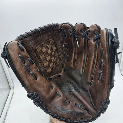 Guante Demarini Ultimate Softbol 13" Diestro Marrón Negro Cuero Derecha A2478 Foto 1 de 4