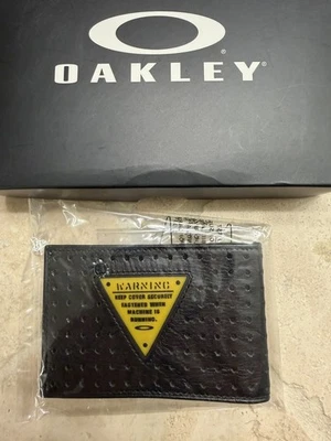 RARO OAKLEY TITULAR DE TARJETA DE CRÉDITO/IDENTIFICACIÓN Negro Amarillo Advertencia Billetera Doble Plegable Negro Foto 1 de 3