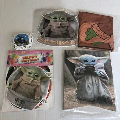 Suministros para fiestas Yoda; pancarta, decoraciones giratorias, adorno de pasteles, pegatinas, globo Foto 1 de 4