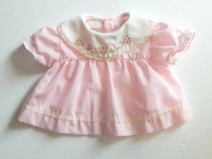 Vintage Celanese Fortrel Baby Kleinkind rosa Kleid weiß Kragen bestickt Blume - Bild 1 von 7