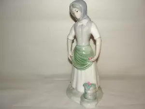 LLadro Style Like Statuina Donna 10 pollici x 5 pollici Bella Colorazione Pastello - Foto 1 di 9
