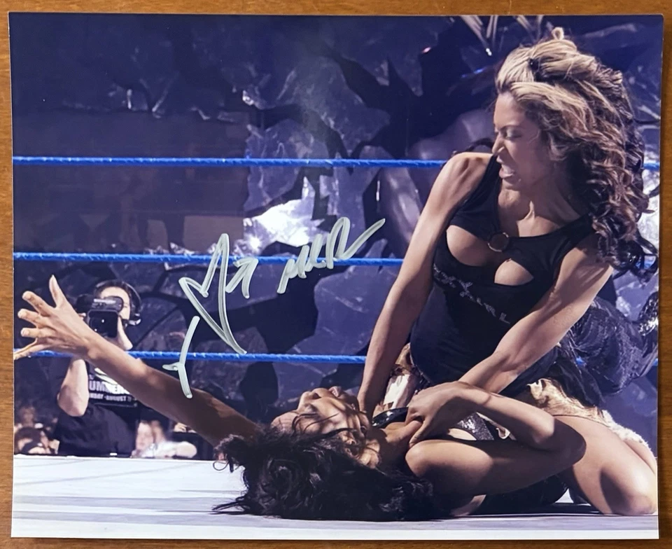 梅琳娜·佩雷斯 WWF WWE Diva 签名亲笔签名 8 x 10 照片,摔跤传奇 — 第 1/1 张图片
