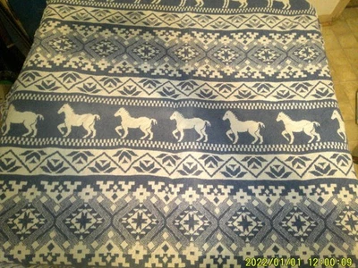 MANTA TEJIDA VINTAGE AZUL BLANCO CIERVO CABALLO PATRONES Foto 1 de 3