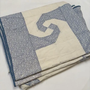 Vtg 1930s–40s Blue & White Snail’s Trail Summer Quilt 90x76” Distressed Cutter - Picture 1 of 24