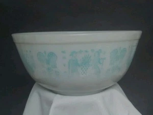 PYREX Amish Butterprint 403 2.5 Qt. Mixing Bowl Turquoise on White - Picture 1 of 9