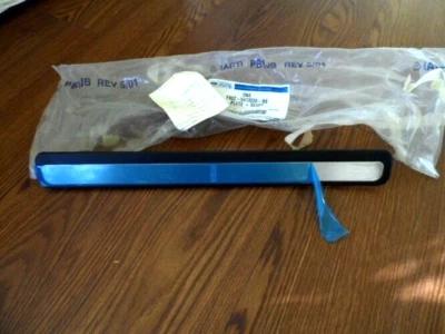 Placa exterior de jamba para puerta trasera Lincoln Continental 1998 a 2001 NOS Foto 1 de 3