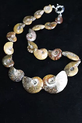 "Collar hecho a mano nudo de seda con colgantes graduados de piedras preciosas fósiles de amonita 20""" Foto 1 de 4