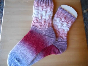 Handarbeit Strümpfe Socken Größe 38 - 39 Beige Weinrot Blau Noppenmuster - Bild 1 von 3