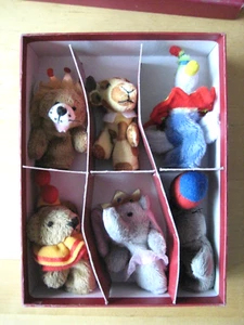 RESTORATION HARDWARE MURDOCK & ROSS FINGER PUPPETS SET OF 6 CIRCUS THEMED PUPPET - Picture 1 of 7