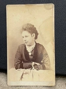 PHOTO OF LADY Victorian Large Locket De Lamater Hartford Conn - Picture 1 of 3