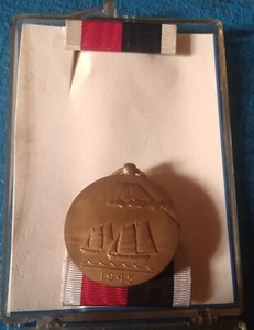 Vintage Military medals ww2 Nam jewel case w/box sharp shoot - Picture 1 of 12