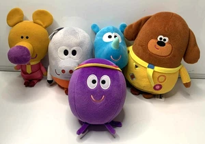 Juego de peluches CBeebies Hey Duggee Sounds paquete de peluches (B2) - Imagen 1 de 8