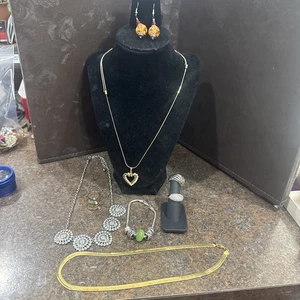 11 Total Pieces Mixed Jewelry Lot (b) - Picture 1 of 11