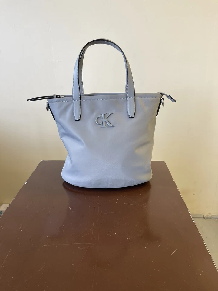 Calvin Klein tote gray/white large bag. Excellent Condition $178 N152 - Imagem 1 de 1