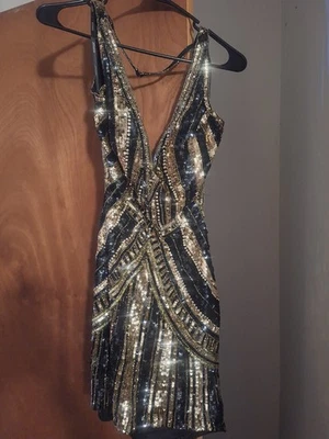 Vestido de cóctel de lentejuelas con cuello en V sin mangas para regreso a casa Jovani talla 6 Foto 1 de 4